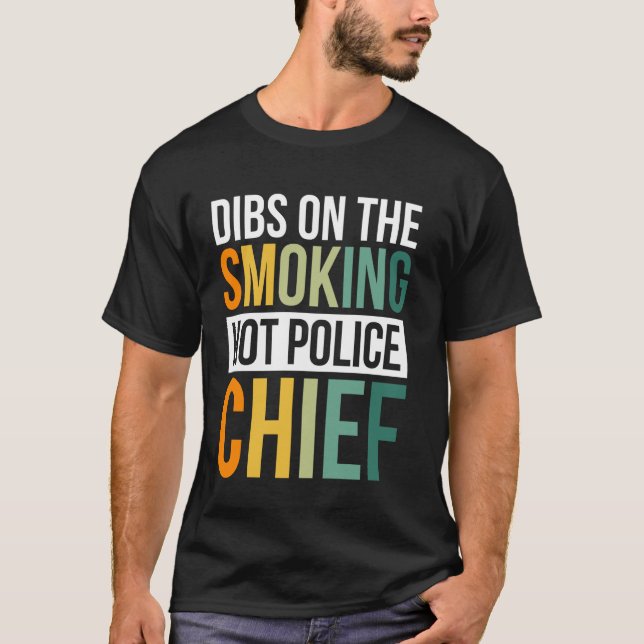 Rökpolischef 1 på Hetten T Shirt (Framsida)