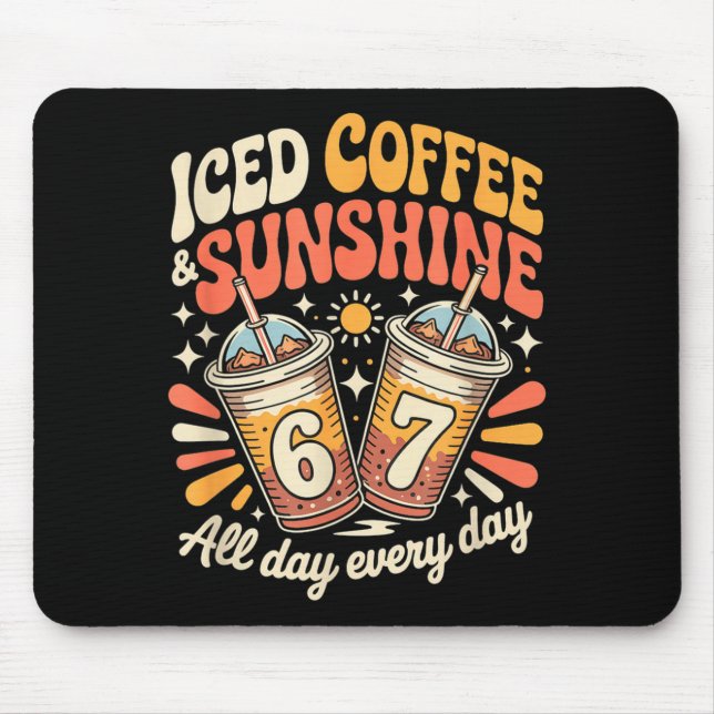 Rolig 67 iskaffe och solsken dag varje dag musmatta (Framsidan)