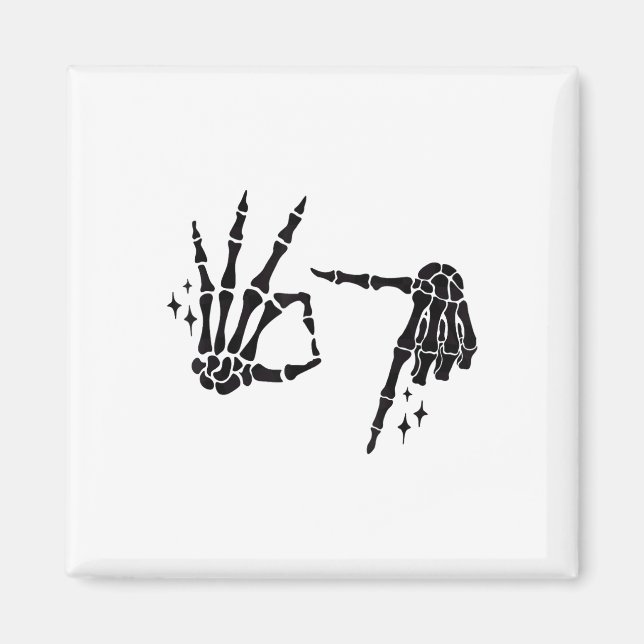 Rolig 67 Meme Skelett Hand 6 7 Halloween Six Sju Magnet (Framsidan)
