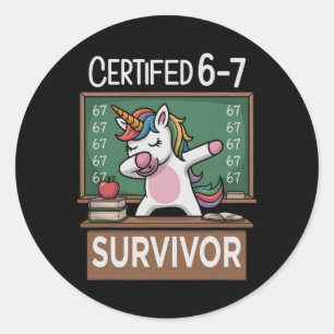 Rolig 67 överlevare Six Seven Gen Alpha Z Slang Te Runt Klistermärke