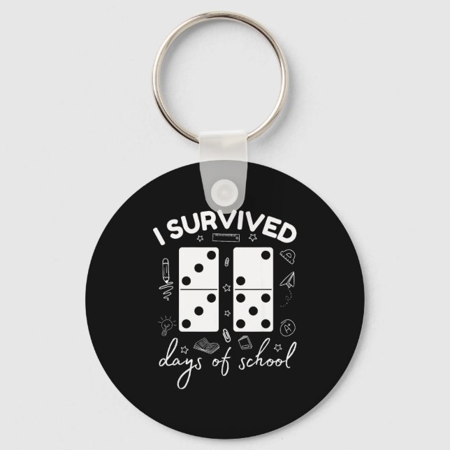 Rolig 6 7 Meme Jag överlevde 67 Skoldagar Domino Nyckelring (Framsida)