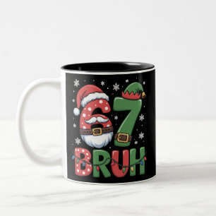 Rolig 6 7 Sex Sju Bruh Meme Jul Tomte Elf Två-Tonad Mugg