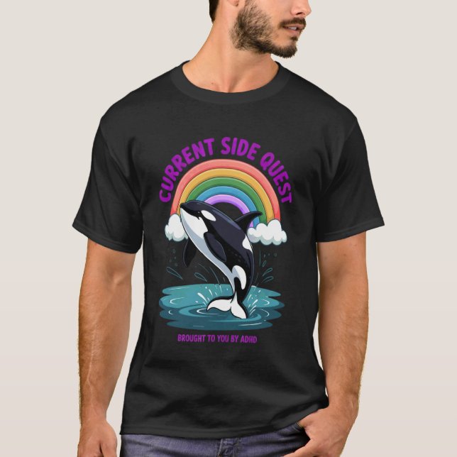 Rolig ADHD Side Quest Orca Regnbåge Skämt Tecknad  T Shirt (Framsida)
