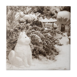 rolig akita snö hund snögubbe christmas kakelplatta