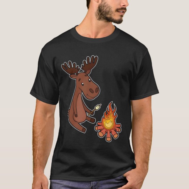 Rolig älg camping lägereld tält scouter vänner t shirt (Framsida)