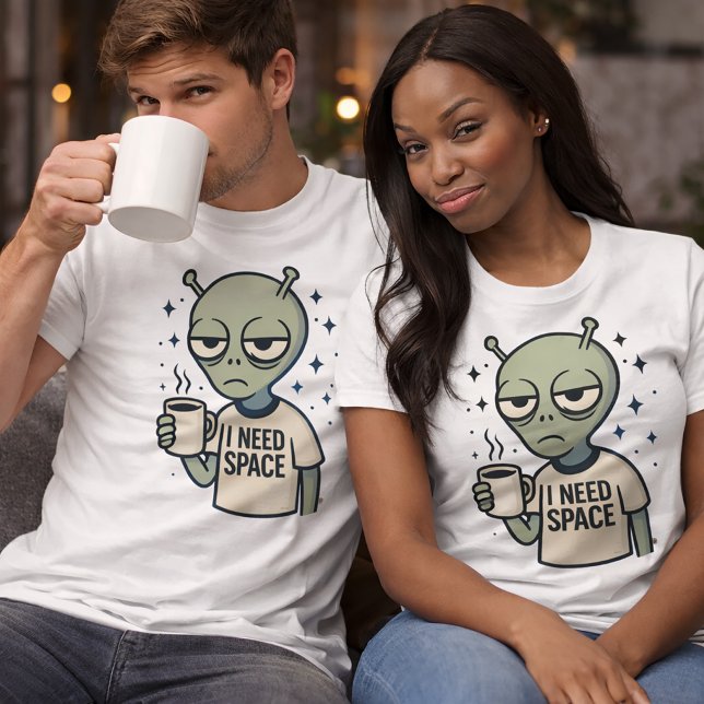 Rolig Alien – "Jag behöver plats" Koffedesign T Shirt (Skapare uppladdad)