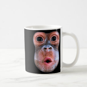 Rolig apa som blåser upp magen, apa blåser mage kaffemugg