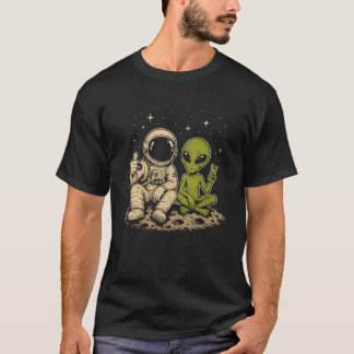 Rolig astronaut och vänlig utomjording månäventyr t shirt