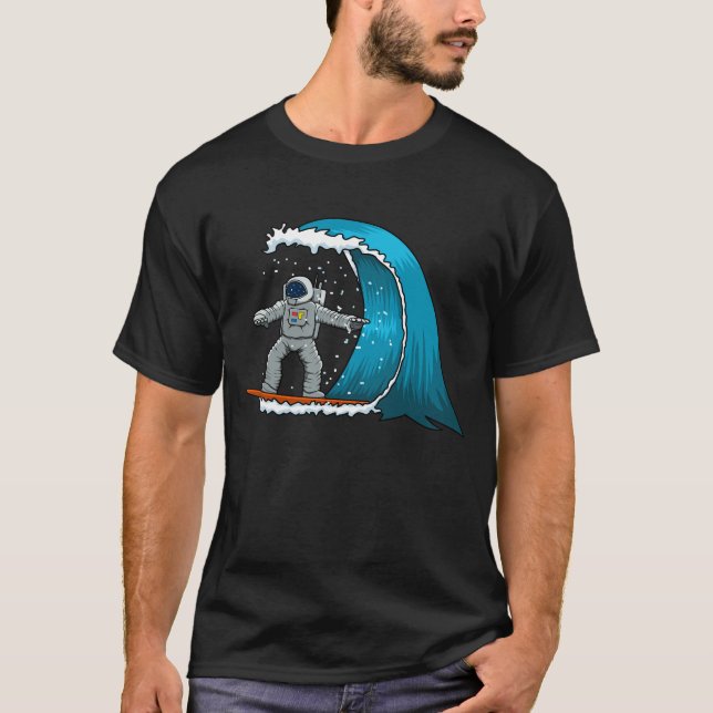 Rolig astronaut som surfar t shirt (Framsida)