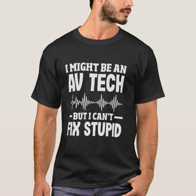 Rolig audiovisuell tekniker löser problem AV-tekni T Shirt (Framsida)