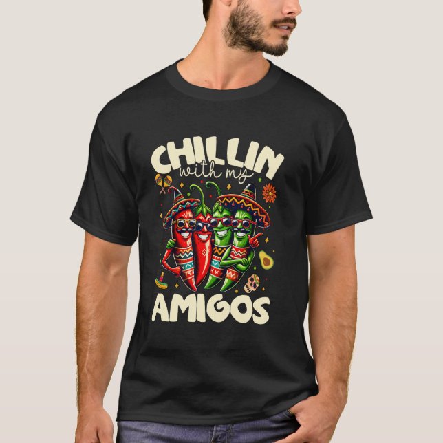 Rolig avkoppling med mina amigos Chilly Pepper Cin T Shirt (Framsida)