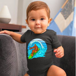 Rolig Baby Pojke Bigfoot Sasquatch Surfing Sport T Shirt