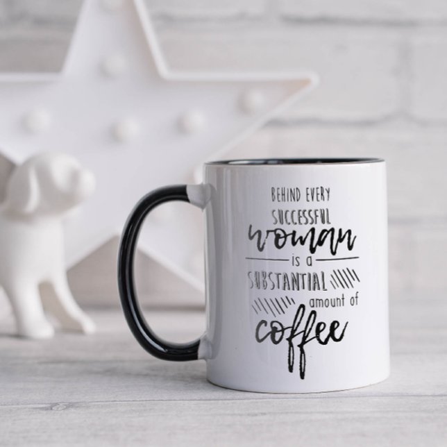 Rolig Bakom Varje Kvinna Kaffe Mugg (Behind every successful woman is a substantial amount of coffee)