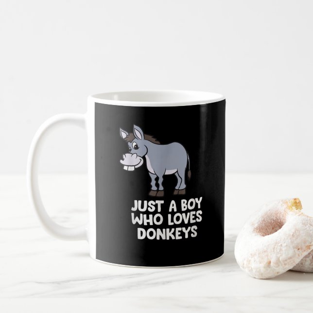 rolig Bara en pojke som älskar åsnor Kaffemugg (Med munk)
