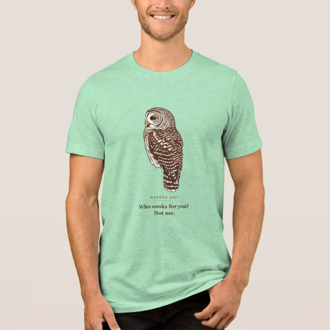 Rolig Barred Ugla Som Lagar Mat åt Dig Inte Mig T Shirt (Framsida)