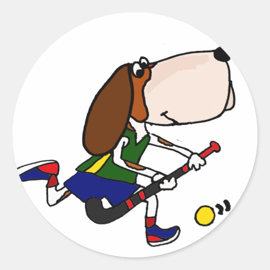 Rolig Bassethund som leker landhockeykonst Runt Klistermärke