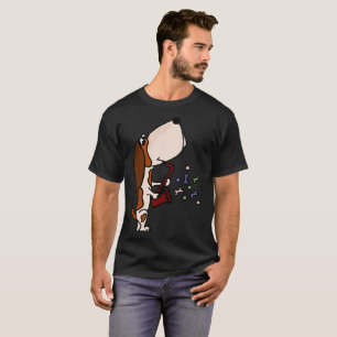Rolig Bassethund som leker saxofonkonst Tee Shirt