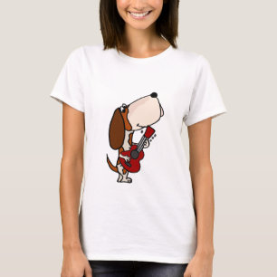 Rolig Bassethundhund som leker gitarren T-shirt