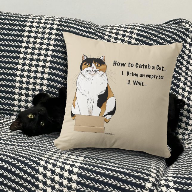 Rolig Beige Kalikå Kattlåda Humor Fångad Kudde (Skapare uppladdad)