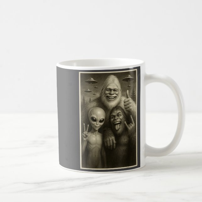 Rolig Bigfoot, Alien, &amp; Yeti Sasquatch Rockar  Kaffemugg (Höger)