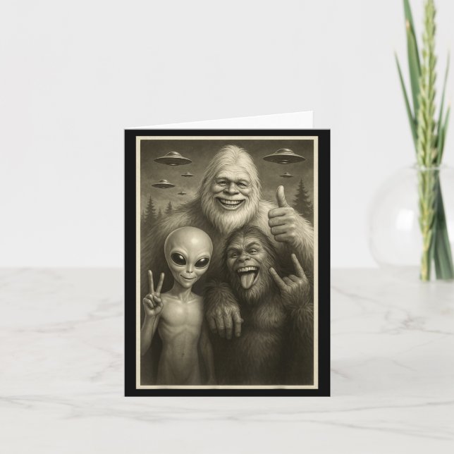 Rolig Bigfoot, Alien, &amp; Yeti Sasquatch Rockar  Kort (Framsida)