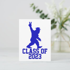 Rolig Bigfoot Klass 2023 - Examen 2023 Vykort