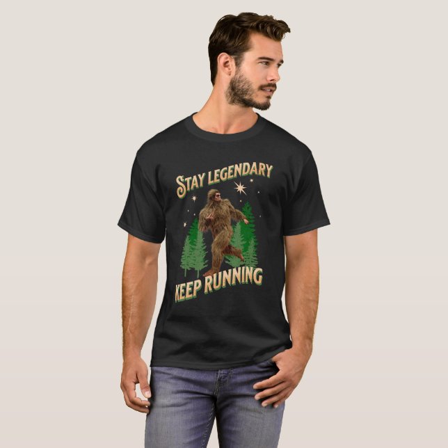 Rolig Bigfoot Löp Motivationsbild T Shirt (Hel framsida)