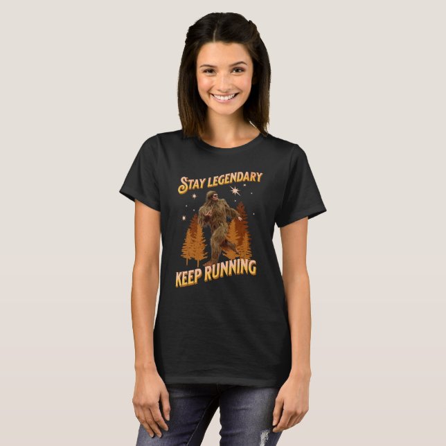 Rolig Bigfoot Löpande Motivation T Shirt (Hel framsida)
