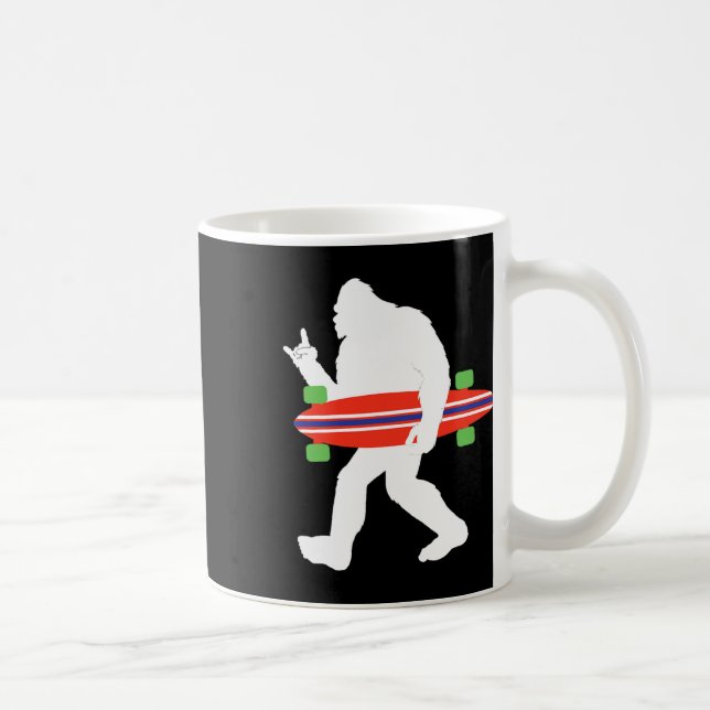 Rolig Bigfoot med Longboard Skateboarder  Kaffemugg (Höger)