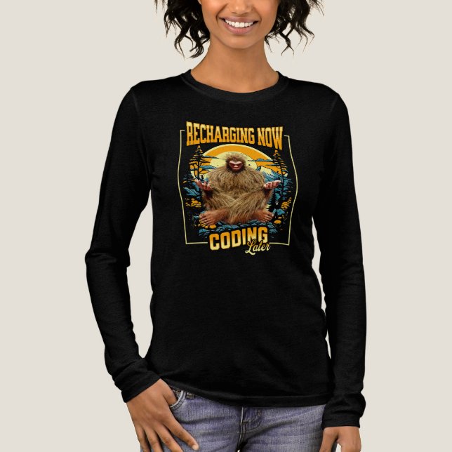 Rolig Bigfoot-programmerare Kodar senare humor T Shirt (Framsida)