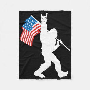 Rolig Bigfoot Rock And Roll Usa Flagga För Sasquat Fleecefilt