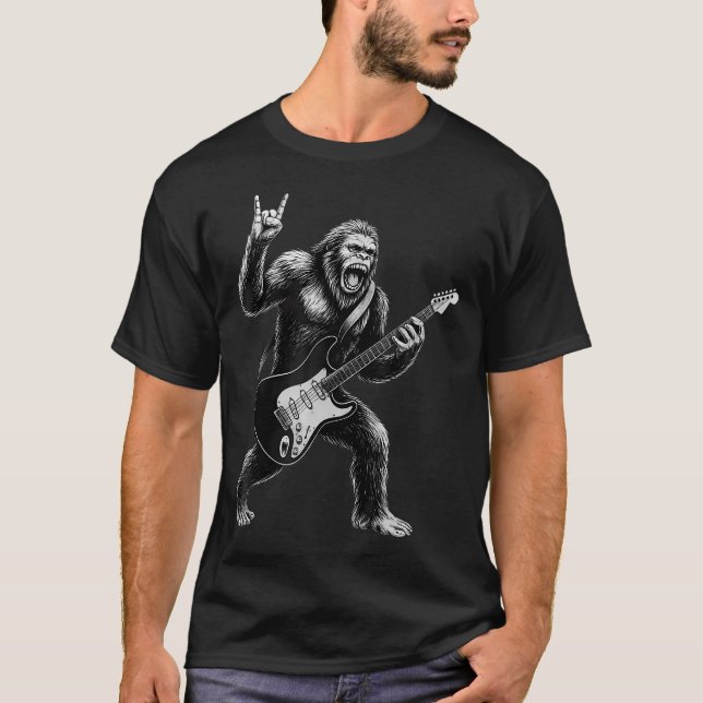 Rolig Bigfoot Sasquatch spelar gitarr Rock Och Ro T Shirt (Framsida)