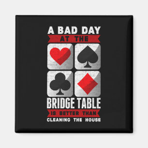 Rolig Bridge Spelare En Dålig Dag Vid Bridgebordet Magnet