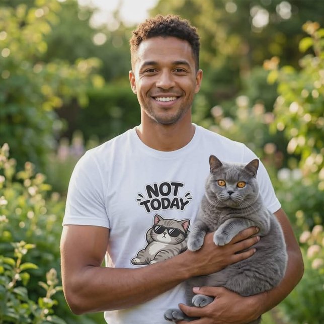 Rolig brittisk korthårskatt Inte Idag T-Shirt (Skapare uppladdad)