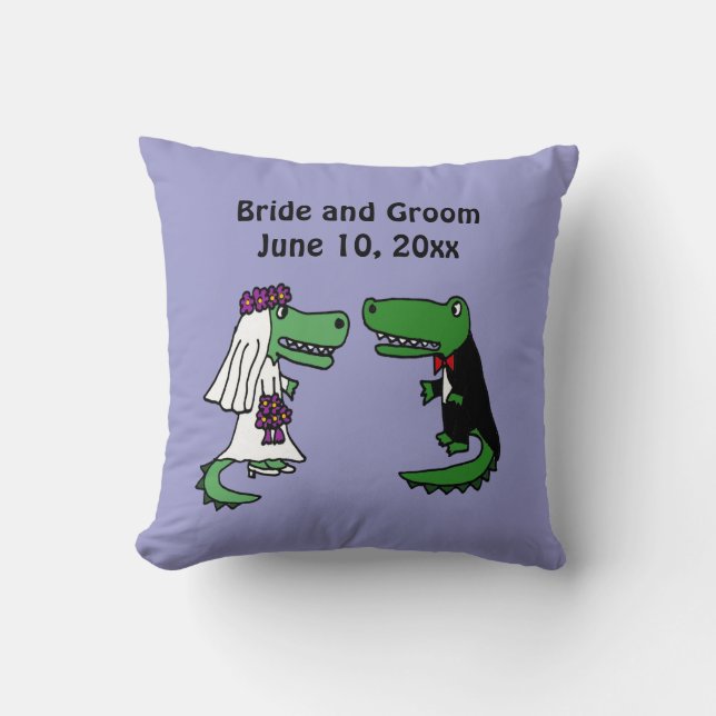 Rolig brud- och brudgumalligatorbröllopkonst kudde (Framsida)