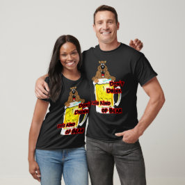 Rolig Brun Björn som tar ett Bad i en Mugg Öl på T Shirt
