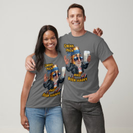 Rolig burk öl dricker mjölk på en mörkgrå t shirt