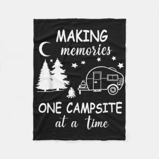 Rolig Camping Skapar Minnen En Campingplats i Tage Fleecefilt