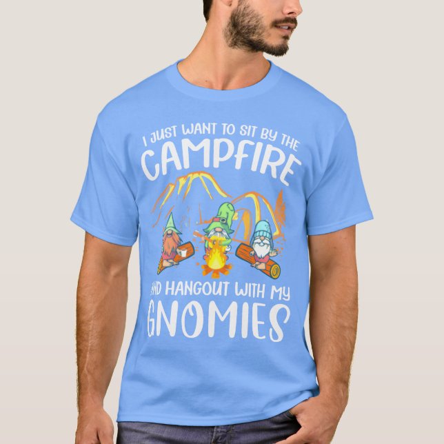 Rolig Camping Tomte Uthang med mina Tomtar Campfi T Shirt (Framsida)