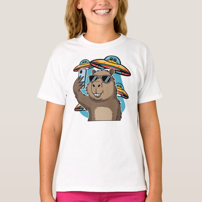 Rolig Capybara Selfie med UFO Alien T-Shirt (Framsida)