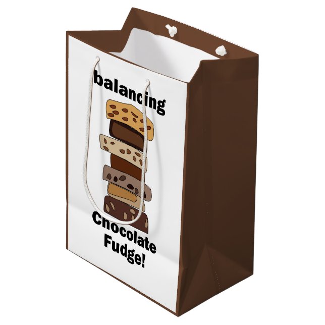 Rolig Chokladfudge efterrätt Balanserar (Framsidan Vinklad)