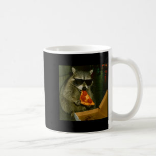 Rolig Cool Tvättbjörn Med Solglasögon Äter Zza Vin Kaffemugg