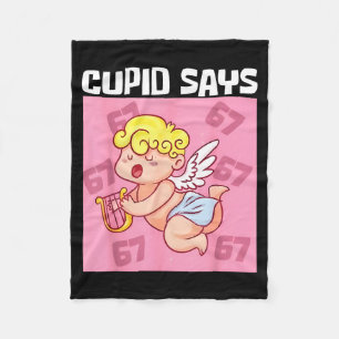 Rolig Cupid Säger 67 Sex Sju Alla Hjärtans Dag 6 7 Fleecefilt