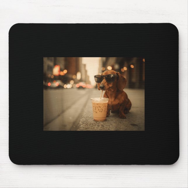 Rolig dachshund-älskare dricker iskaffe humor  musmatta (Framsidan)