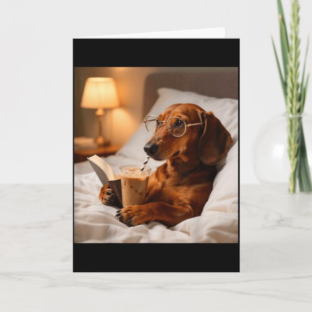Rolig dachshund dricker iskaffe älskare humor  kort (Framsida)