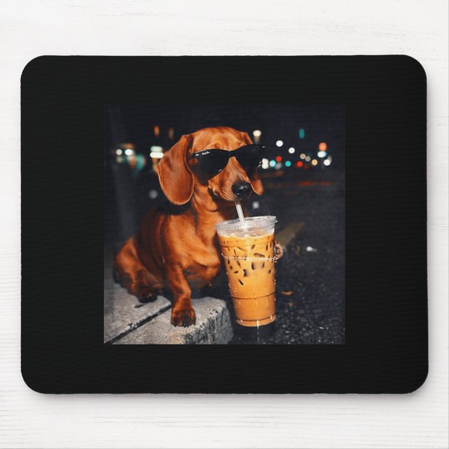 Rolig dachshund dricker iskaffe älskare humor  musmatta (Framsidan)