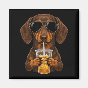 Rolig dachshund dricker iskaffe söt hund meme magnet