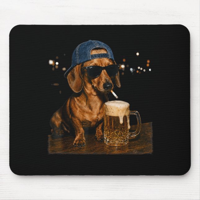 Rolig Dachshund Dricker Öl Cool Hund Med Musmatta (Framsidan)