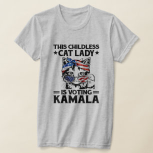 Rolig Denna Barnlös Kattdam Deltar i Kamalas Röstn T Shirt