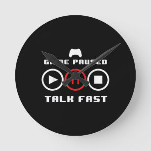 Rolig design för videospel för män och kvinnor som rund klocka